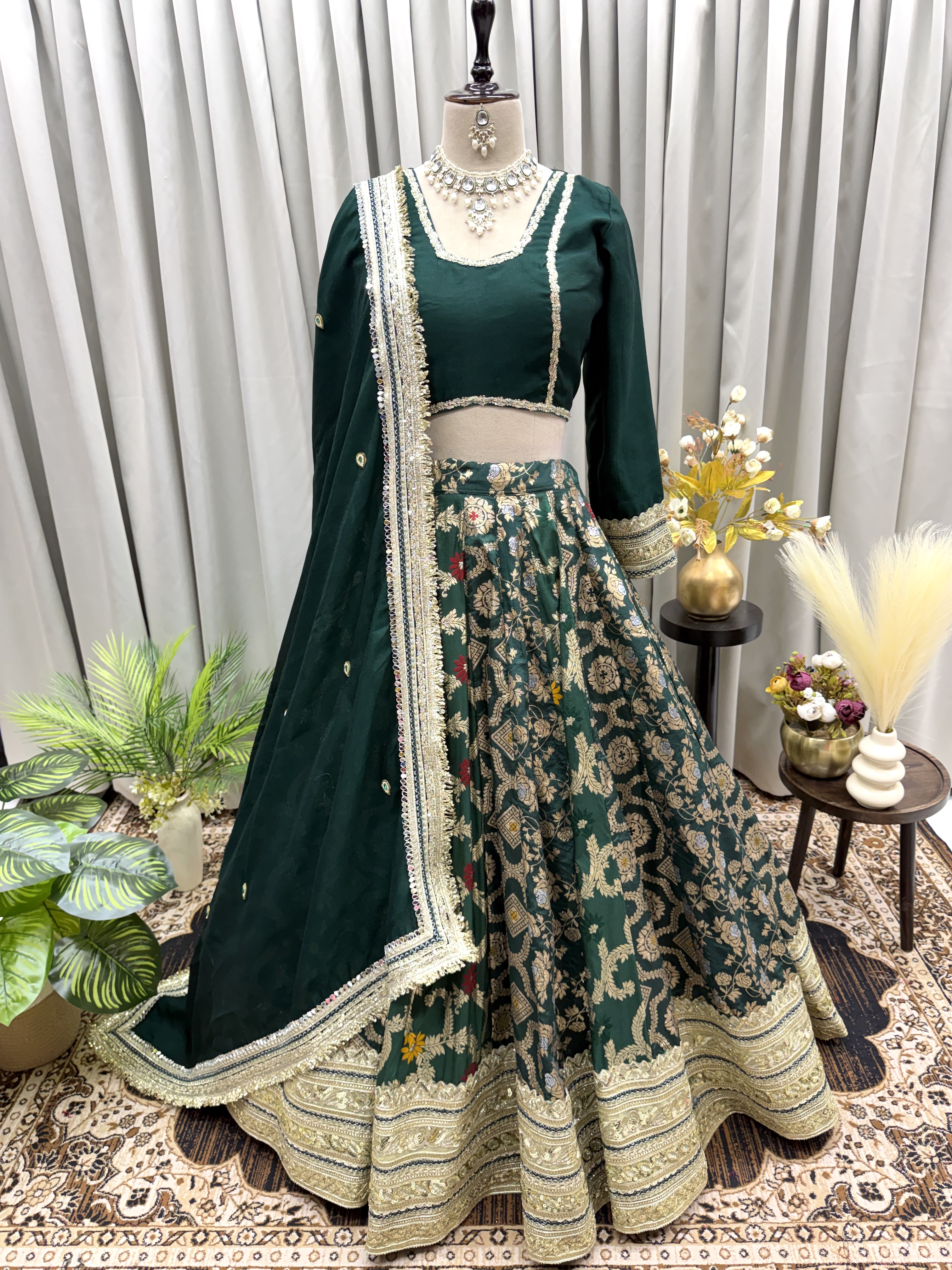     Rich emerald green + antique gold royal combinatio
